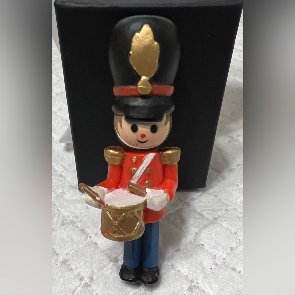 Vintage Hallmark Toy Soldier brooch pin drummer boy Christmas Holiday jewelry